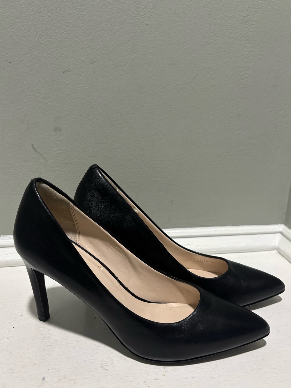 Cole Haan Grand Classic Black Pointed-Toe Women's Pumps-size 7B - Picture 4 of 10